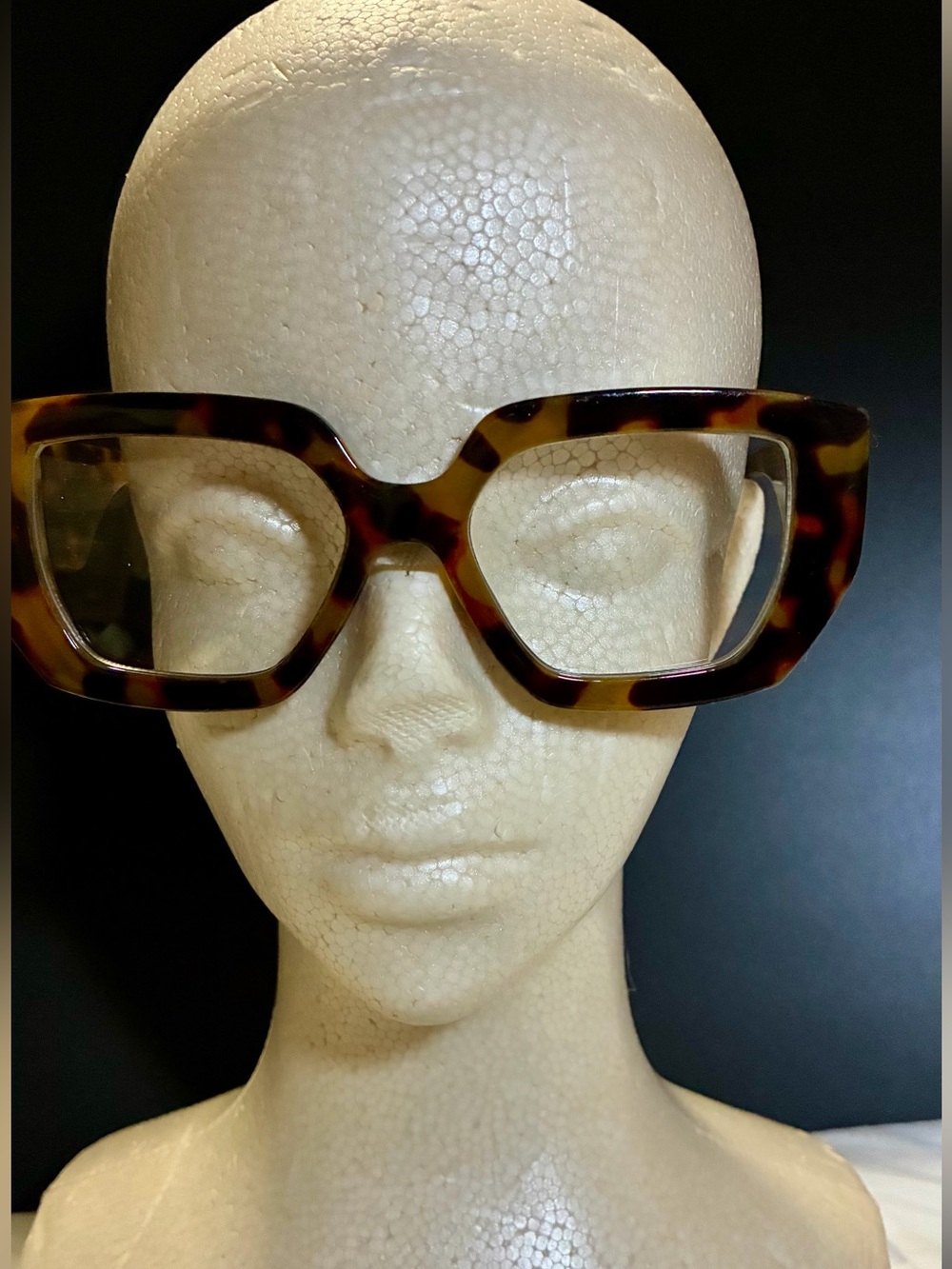 Beautiful tortoise style fashion glasses